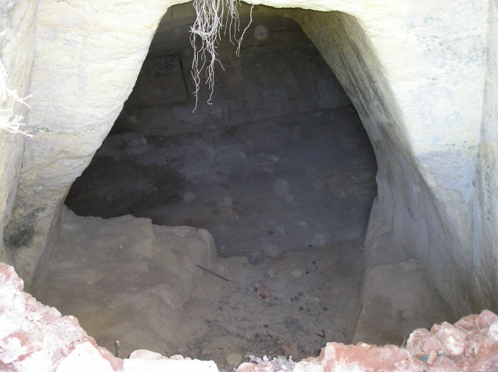 Zona interior mejor conservada (sin derrumbes) de la cueva de los Navarros. Fotografía de José A. Aparicio Florido.